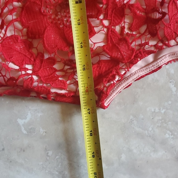 EASTER😇 Sheath Lace Red Dress w/Tan Lining - Picture 12 of 12